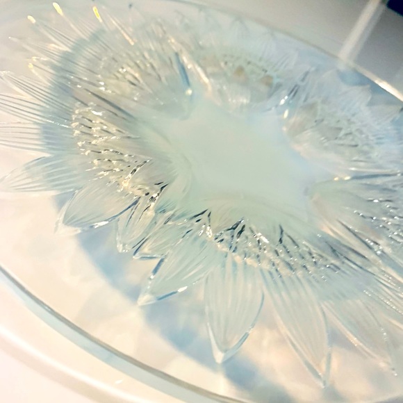 12” Art Deco Opalescent Art Glass Plate w/ Sunflower by Designer Pierre D’Avesn - Picture 9 of 14